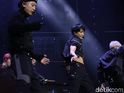 EXO Sukses Tembakkan Cinta ke EXO-L di HUT Transmedia