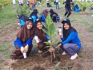 Penghijauan Wisata Alam Geopark Ciletuh