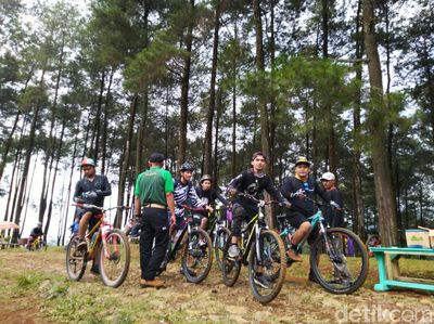 Foto: Gowes Sepeda Sambil Promosikan Wisata Ciamis