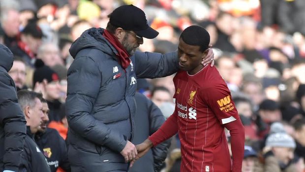 Liverpool's manager Jurgen Klopp, left, talks to Liverpool's Georginio Wijnaldum after he suffered an injury during the English Premier League soccer match between Liverpool and Watford at Anfield stadium in Liverpool, England, Saturday, Dec. 14, 2019. (AP Photo/Rui Vieira)