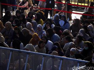 Cerita Bu Sri Temani Anak Nonton EXO di HUT Transmedia