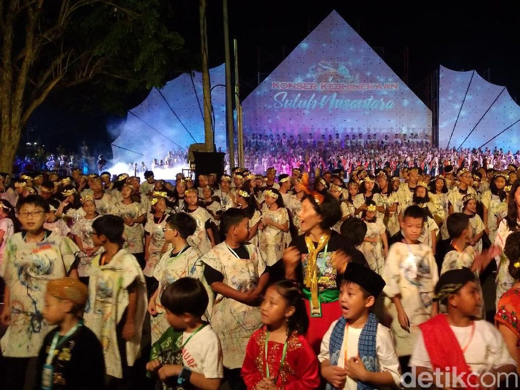 Pelajar-Seniman Cirebon Sampaikan Pesan Perdamaian Lewat Drama Musikal Pelajar-Seniman Cirebon Sampaikan Pesan Perdamaian Lewat Drama Musikal
