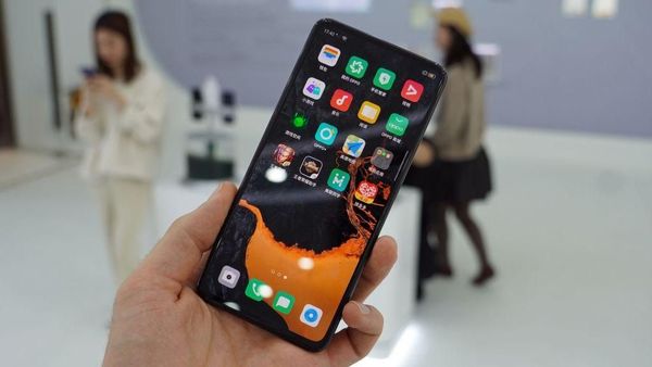 Menggenggam Ponsel Masa Depan Oppo