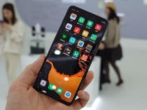 Oppo Pamer Ponsel Tanpa Tombol dan Lubang Oppo Pamer Ponsel Tanpa Tombol dan Lubang