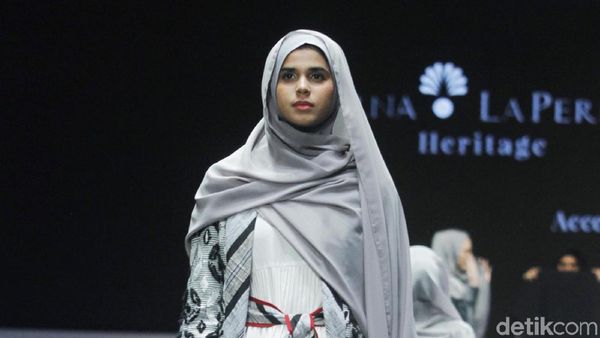 Foto: Busana Muslim Karya Irna Mutiara yang Mengangkat Tenun Garut