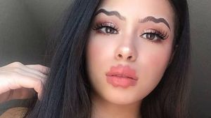 Foto: Penampakan Para Wanita dengan Bibir Keriting yang Lagi Tren