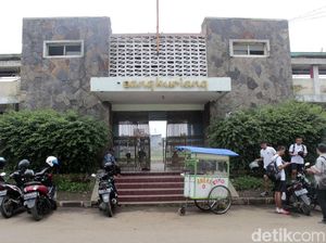 Pasang Surut Kejayaan Stadion Sangkuriang yang Kini Bak Arena Berhantu