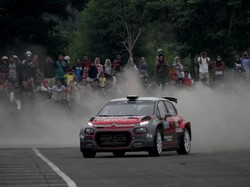 Tutup Tahun, Sean Gelael Reli Bareng Ayahnya