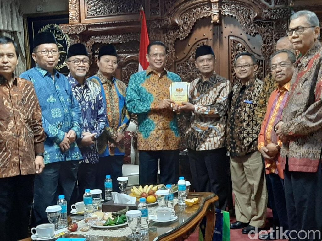 Pimpinan MPR Temui PP Muhammadiyah, Bahas Amandemen UUD 1945 Terbatas Pimpinan MPR Temui PP Muhammadiyah, Bahas Amandemen UUD 1945 Terbatas