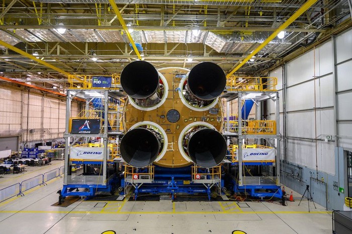 Perakitan Space Launch System. Foto: NASA Perakitan Space Launch System. Foto: NASA