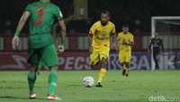 Kedua tim belum juga bisa mencetak gol hingga pertandingan memasuki menit ke-70. Kalteng Putra dan Bhayangkara FC kesulitan membongkar pertahanan lawan masing-masing.