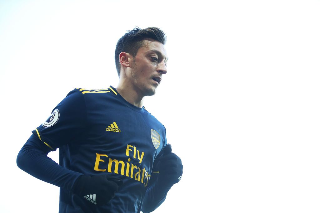 NORWICH, ENGLAND - DECEMBER 01:  Mesut Ozil of Arsenal looks on during the Premier League match between Norwich City and Arsenal FC at Carrow Road on December 01, 2019 in Norwich, United Kingdom. (Photo by Julian Finney/Getty Images)