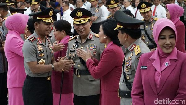 Ekspresi Listyo Sigit Usai Dilantik Menjadi Kabareskrim