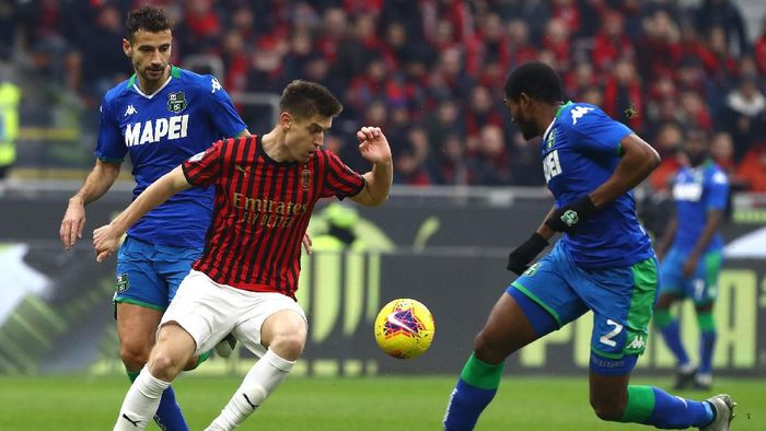 AC Milan hanya dapat hasil seri 0-0 saat menghadapi Sassuolo di lanjutan Liga Italia (Foto: Marco Luzzani/Getty Images