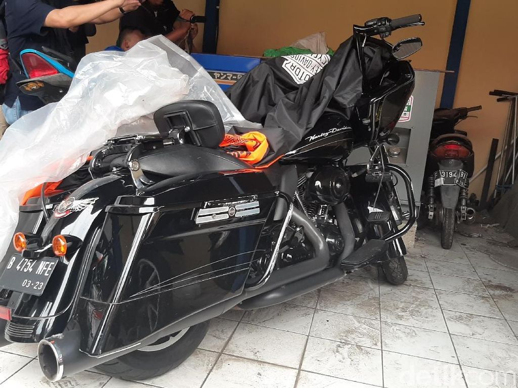 Pengendara Moge Tabrak Nenek Penyeberang Jalan, Sudah Kompeten? Pengendara Moge Tabrak Nenek Penyeberang Jalan, Sudah Kompeten?