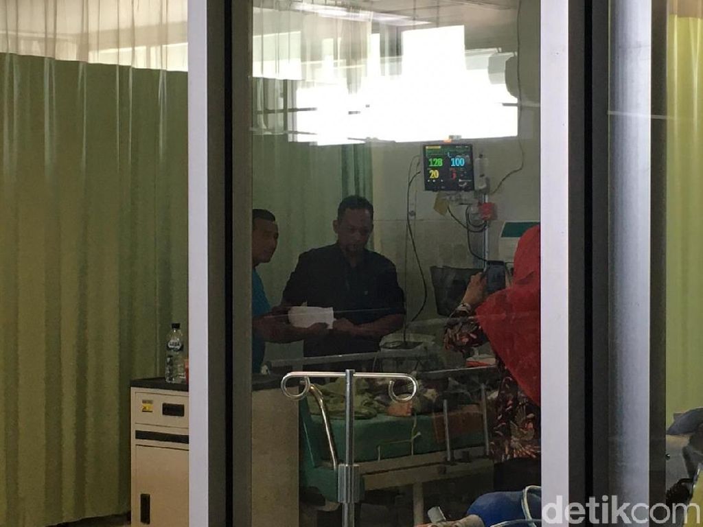 Bocah yang Diajak Ibunya Bunuh Diri di Wonogiri Sadar Tapi Kritis Bocah yang Diajak Ibunya Bunuh Diri di Wonogiri Sadar Tapi Kritis