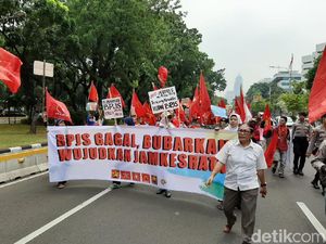 Massa Demo soal BPJS Kesehatan di Depan Istana, Lalin Sempat Tersendat