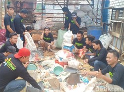 Salut! Pemuda Lamongan Galang Sedekah Sampah untuk Kaum Dhuafa
