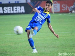 Pertandingan Persib Bandung vs Badak Lampung digelar di Stadion Si Jalak Harupat, Senin (16/12).