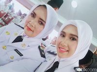 Dilantik Jadi Kades, Dua Istri Wabup Blitar Siap Memajukan Desa