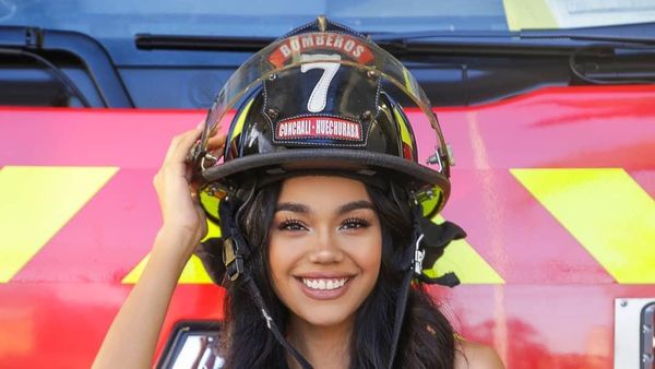 Pesona Miss Universe Chile yang Sering Jadi Voluntir Pemadam Kebakaran