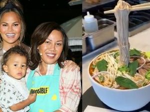 Keren! Kue Ulang Tahun Ibu Chrissy Teigen Berbentuk Semangkuk Pho Keren! Kue Ulang Tahun Ibu Chrissy Teigen Berbentuk Semangkuk Pho