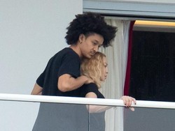 Hubungan Madonna dengan Pacar yang Usianya 35 Tahun Lebih Muda Makin Serius