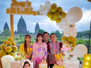 Gaya Tradisional Anang & Ashanty, Gelar Ultah Arsy ke-5 di Candi Prambanan