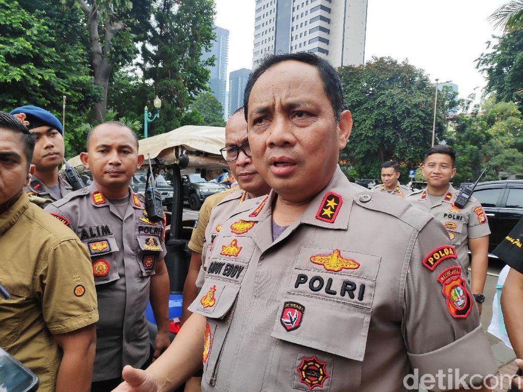 Kapolda Metro Larang Warga Main Petasan di Malam Tahun Baru Kapolda Metro Larang Warga Main Petasan di Malam Tahun Baru
