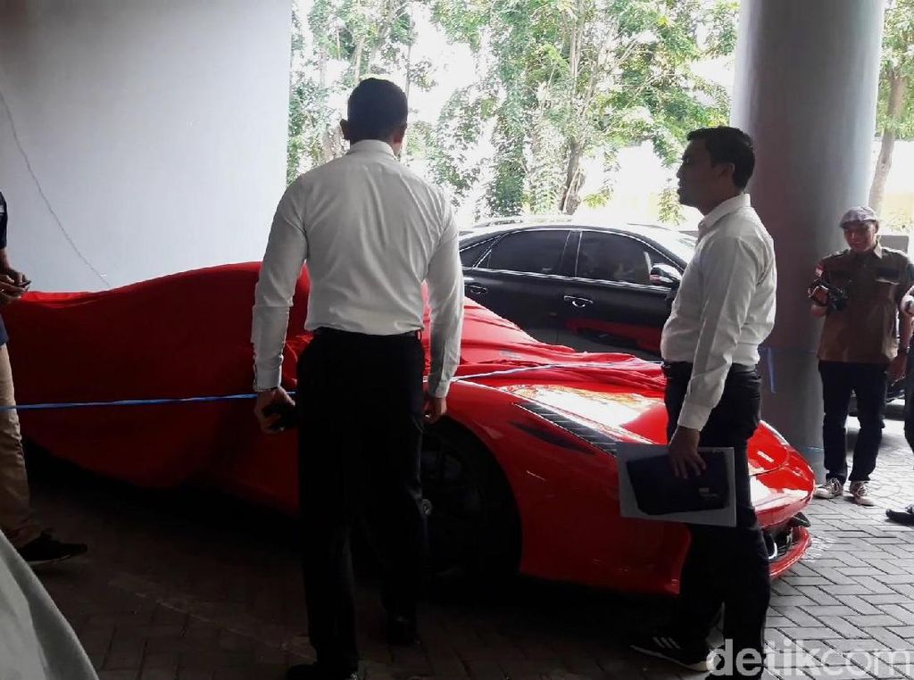 7 Supercar yang Disita Hanya Dilengkapi Form A, Negara Rugi Rp 4,4 M 7 Supercar yang Disita Hanya Dilengkapi Form A, Negara Rugi Rp 4,4 M