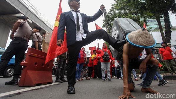 Aksi Teatrikal Warnai Demo BPJS di Kemenkes