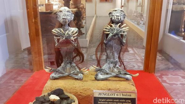 Hiii... Jenglot Hingga Jelangkung Dipamerkan di Museum Ganesya