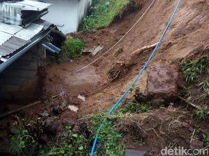 Longsor Timpa Rumah di Wonosobo, 1 Orang Tewas Longsor Timpa Rumah di Wonosobo, 1 Orang Tewas