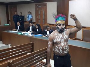 Pengacara Belum Terima Dakwaan, Sidang Pengibar Bendera Bintang Kejora Ditunda