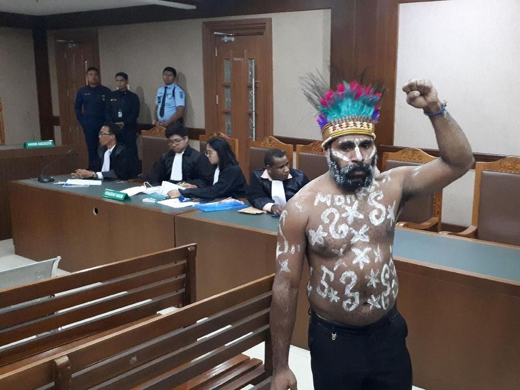 Pengacara Belum Terima Dakwaan, Sidang Pengibar Bendera Bintang Kejora Ditunda Pengacara Belum Terima Dakwaan, Sidang Pengibar Bendera Bintang Kejora Ditunda