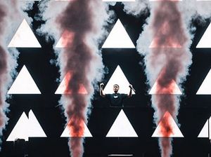 Tutup Aksi dengan Bendera Merah Putih, Jonas Blue Sebut DWP 2019 Panggung Terbaik Tutup Aksi dengan Bendera Merah Putih, Jonas Blue Sebut DWP 2019 Panggung Terbaik
