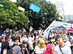 Tingkatkan Kekompakan, Karyawan CT Corps Gelar Charity Fun Walk di Bandung