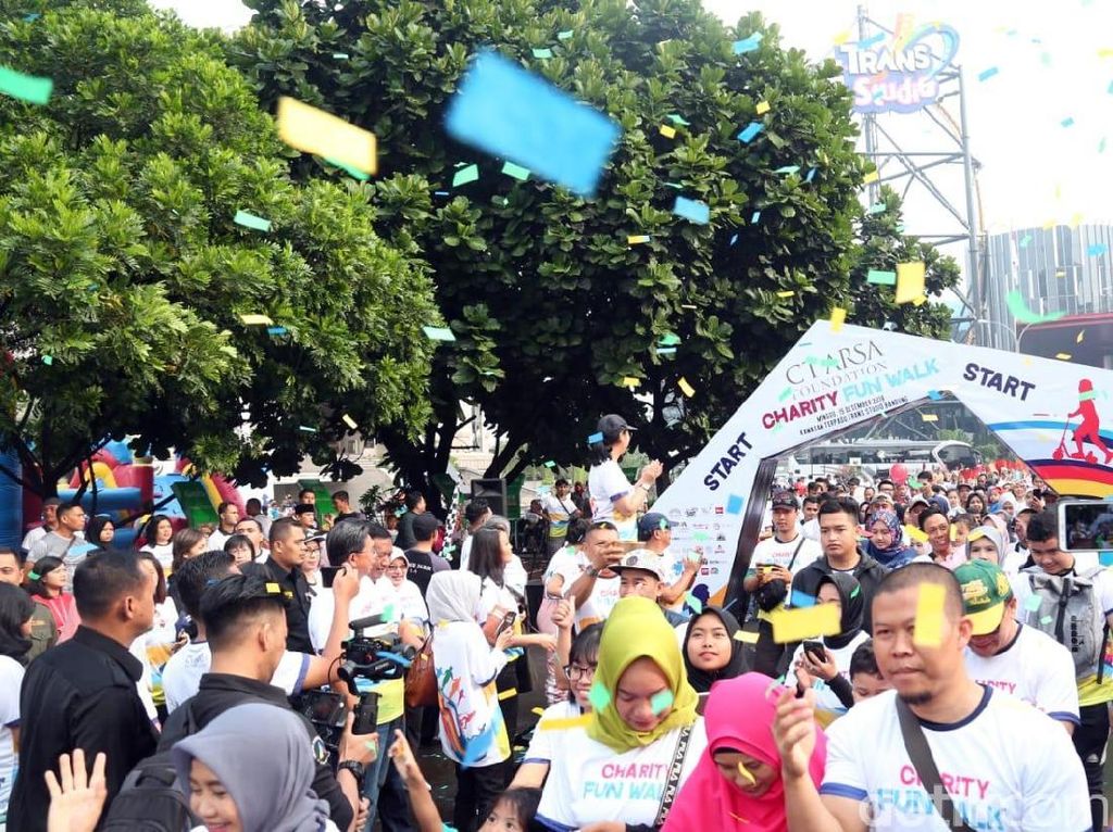Tingkatkan Kekompakan, Karyawan CT Corps Gelar Charity Fun Walk di Bandung Tingkatkan Kekompakan, Karyawan CT Corps Gelar Charity Fun Walk di Bandung
