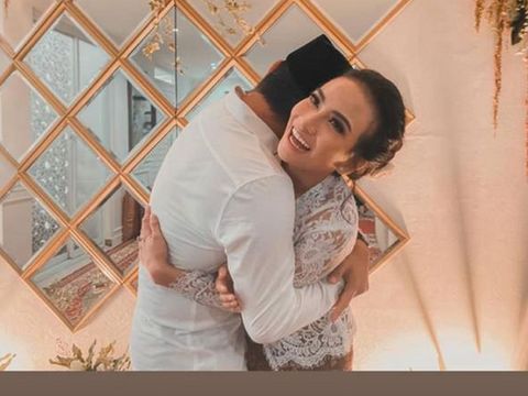  Vanessa Angel dikabarkan menjalankan pernikahan pada Minggu Resmi Nikah, Vanessa Angel Masih Rahasiakan Suami Baru