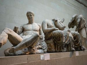 Patung-patung Abad Ke-19 Rusak karena Polusi Patung-patung Abad Ke-19 Rusak karena Polusi