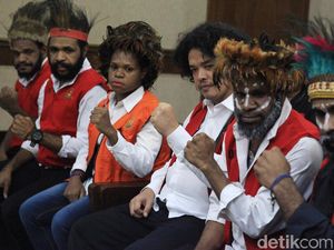 Hakim Tolak Eksepsi Pengibar Bendera Bintang Kejora Suryanta cs