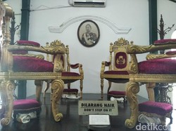 Keraton Yogya Maafkan Turis Selfie Perusak Meja Sultan HB VIII