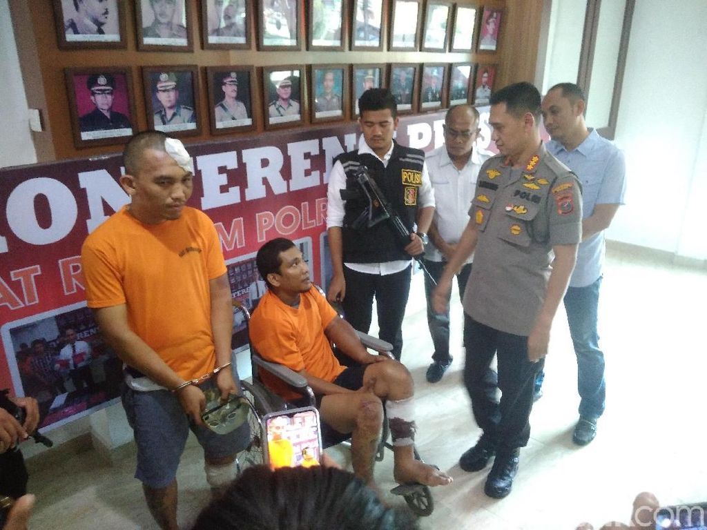 Polisi Tangkap 2 Penjambret HP Kepala Ombudsman Sumut Polisi Tangkap 2 Penjambret HP Kepala Ombudsman Sumut