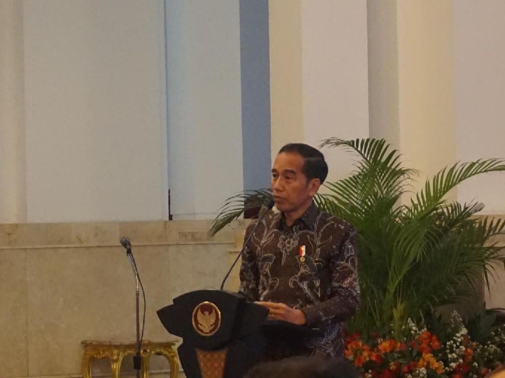 Serius Tangani Stunting, Jokowi Cerita Saat Kecil Makan Telur Dibagi 4 Serius Tangani Stunting, Jokowi Cerita Saat Kecil Makan Telur Dibagi 4