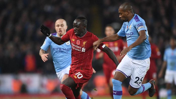 Fernandinho LIVERPOOL, ENGLAND - NOVEMBER 10: Sadio Mane of Liverpool battles for possession with Fernandinho of Manchester City during the Premier League match between Liverpool FC and Manchester City at Anfield on November 10, 2019 in Liverpool, United Kingdom. (Photo by Laurence Griffiths/Getty Images)