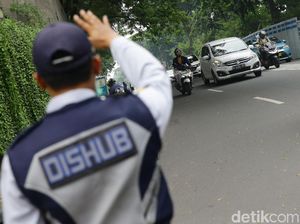 Ulah Tak Terpuji Petugas Dishub DKI Peras Sopir Rombongan Vaksinasi Ulah Tak Terpuji Petugas Dishub DKI Peras Sopir Rombongan Vaksinasi