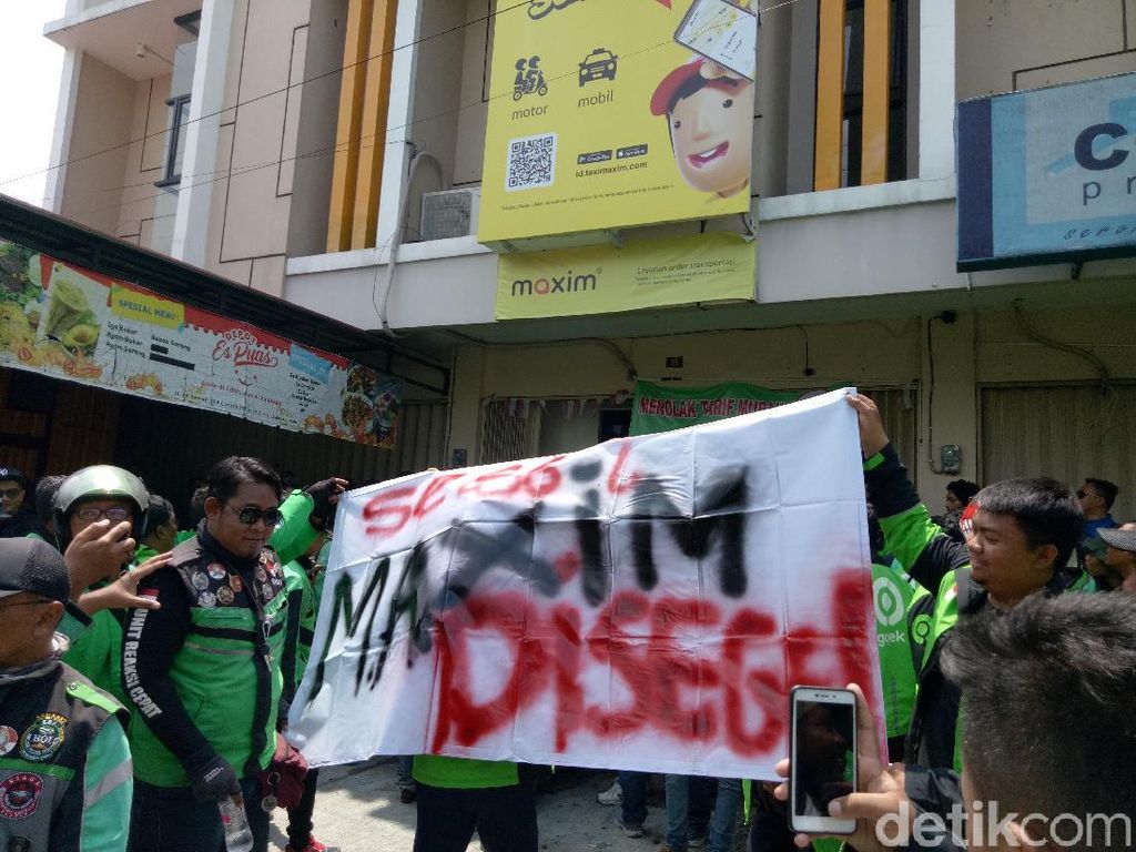 Ojol Rusia Mulai Usik Dominasi Grab-Gojek Ojol Rusia Mulai Usik Dominasi Grab-Gojek
