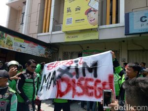 Ojol Rusia Mulai Usik Dominasi Grab-Gojek Ojol Rusia Mulai Usik Dominasi Grab-Gojek