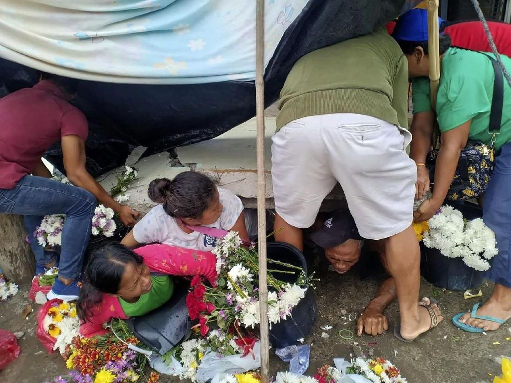 Momen Dramatis Evakuasi Korban Gempa Filipina