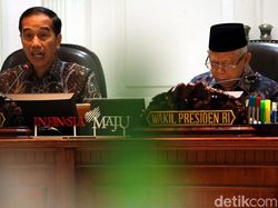 Setahun Jokowi-Maruf: Apa Kabar Jembatan Udara dan Tol Laut?